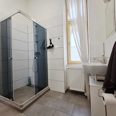Daire Historic - 5 Min To The Train Station Bratislava