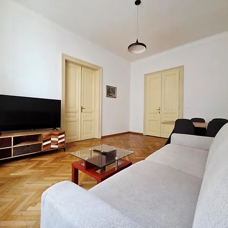 Historic - 5 Min To The Train Station Daire Bratislava
