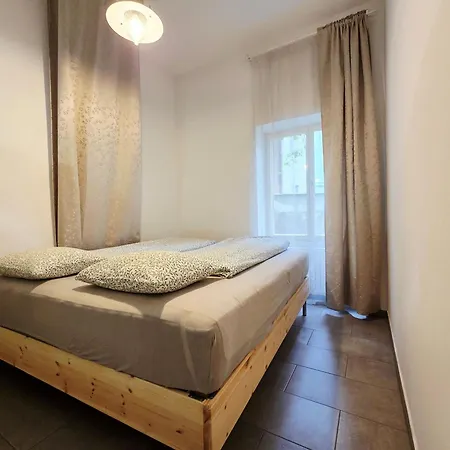 Historic - 5 Min To The Train Station Daire Bratislava