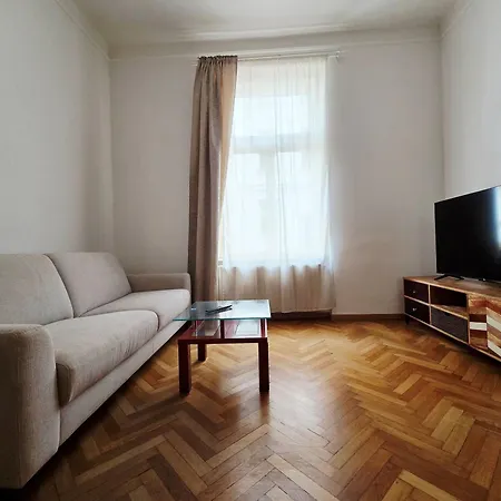 Daire Historic - 5 Min To The Train Station Bratislava
